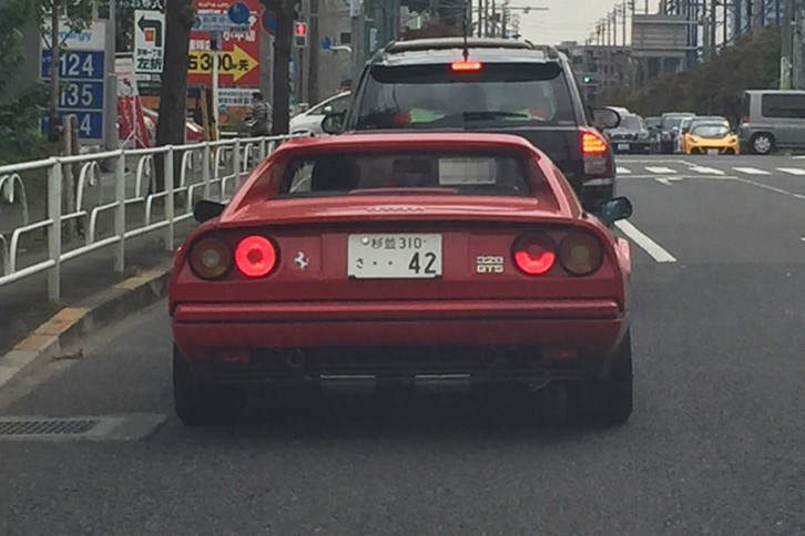 平均速度20km/h程度でダラダラと多摩地区の一般道を走行中。