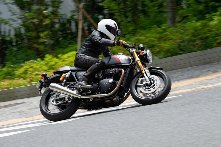 最高出力は、他の「スラクストン」シリーズよりも8PS増しとなる105PS。112N・mの最大トルク値は変わらないが、発生回転数が低められている。