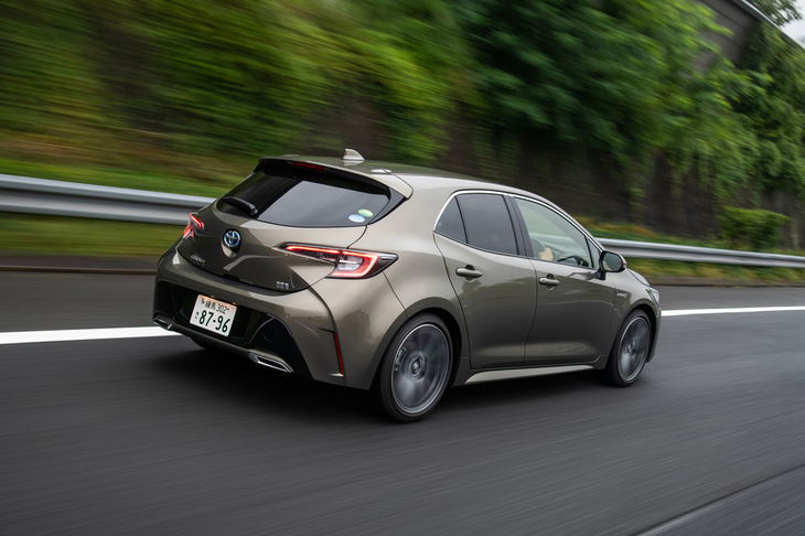 発売からの1カ月で“月販目標”の4倍を受注するという滑り出しを見せた「カローラ スポーツ」。販売比率は、約7割がハイブリッド、約3割がターボとなっている。