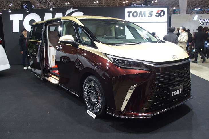 レクサスLM（TOM’S）