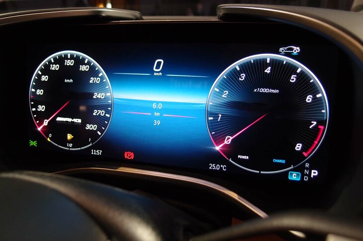 メルセデスAMG SL43（メーターパネル）
