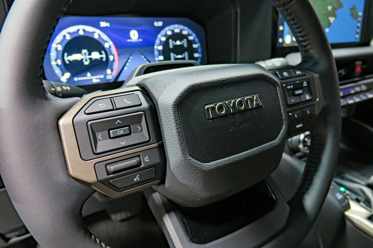 トヨタ・ランドクルーザー“250”（ステアリングスイッチ）