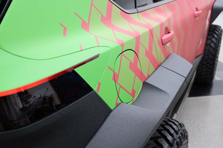 日産エクストレイル クローラー コンセプト（リアフェンダー部に見られる、エレクトリックパワーをイメージしたカラーリング）