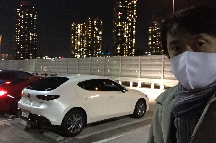 最近ハイパワーな車両の試乗リポートが続いたが、今回首都高に連れ出したのはマイナーチェンジを受けた「マツダ3ファストバック15S」の6段MT車。1.5リッター直4の「スカイアクティブG」を搭載する同モデルの場合、FF車にのみMTが設定される。