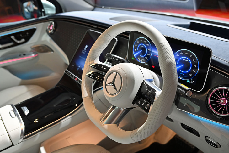 メルセデス・ベンツEQE350 4MATIC SUV（ステアリングホイール）