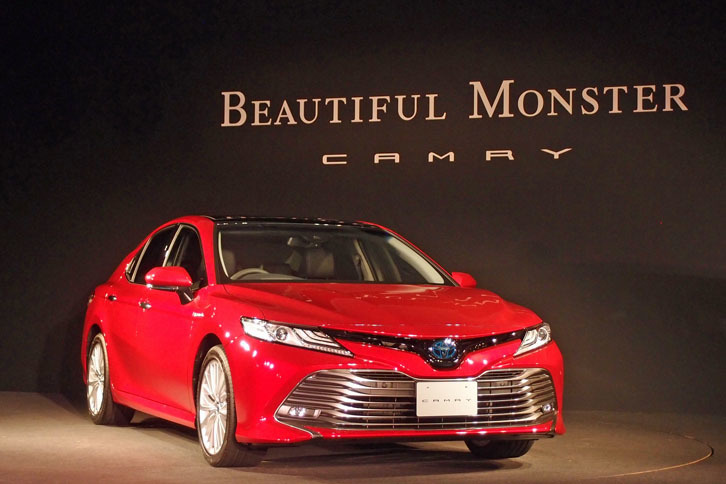 新型「トヨタ・カムリ」