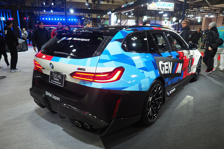 BMW M5 M xDriveツーリング（2026年BMW＆MINI Racing先導モデル）