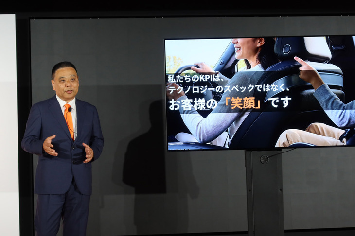 プロダクトの特徴について説明する山本浩二CTO（チーフテクノロジーオフィサー）。具体的なスペックは明らかにされないものの、極めて商品力の高いクルマになると自信をのぞかせた。