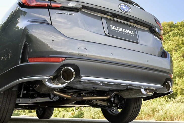 スバル・レヴォーグ レイバック用品装着車（リアバンパー＆マフラー）