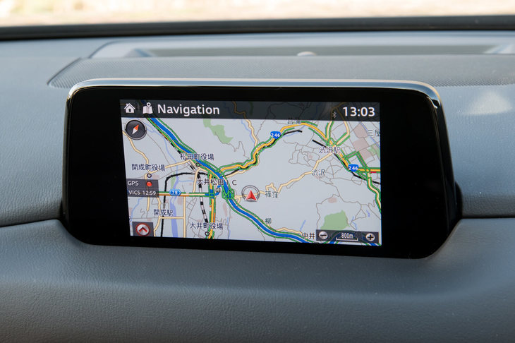 インフォテインメント関連では、マルチメディアシステム「マツダコネクト」が、新たに携帯端末のミラーリング機能である「Apple CarPlay」「Android Auto」に対応した。