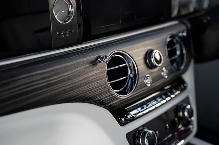 ロールス・ロイス・ゴースト（インストゥルメントパネル周辺部）