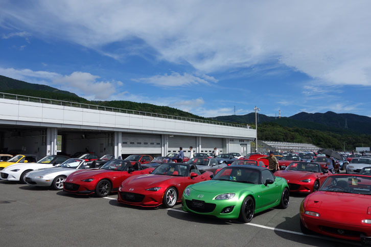 「ロードスター」は初代NA型から現行型まで満遍なく人気。