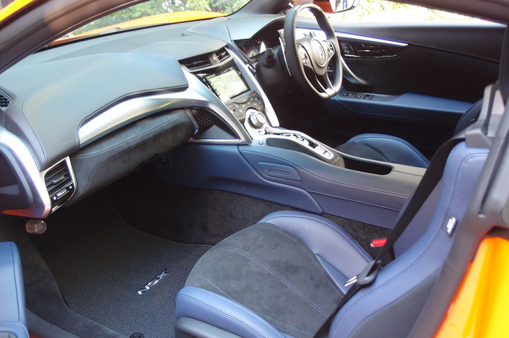 ホンダNSX（インディゴカラーのインテリア）