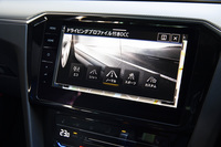 「エレガンス アドバンス」以上のグレードには、9.2インチのタッチ式大型モニターが標準装備されている。