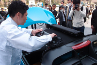 天井は巻き取り式