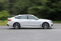 全長5105mm、全幅1900mmという堂々たるサイズを誇る「6シリーズ グランツーリスモ」。フットプリントはフラッグシップサルーン「7シリーズ」とほとんど同じ。