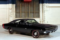 『ダッジ・チャージャー』
	1966年に発売されたダッジブランドのマッスルカー。上級モデルは7リッター級のV8 OHVエンジンを搭載し、400馬力を超えるハイパワーを誇った。1970年代に入るとオイルショックの影響でパワーダウンを強いられる。1987年に生産を終了していたが、2005年に4ドアセダンとなって復活した。