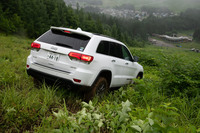 微低速域での細やかなペダルワークにもリニアに反応する、パワートレインやドライブトレインの繊細さ、車両感覚のつかみやすさ、そして視界のよさと、優れたオフロード車と優れた実用車には、共通する条件がいくつも存在する。