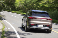 前後のモーターを合わせたシステム全体での最高出力は658PS、最大トルクは955N・mにも達する。3tを超える車重でも走りに重苦しさはまるでない。