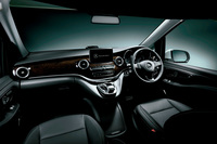 メルセデス、現行「Vクラス」に初のガソリンモデルを設定の画像