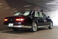 新型「センチュリー」のリアビュー。