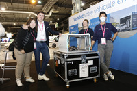 瞬間自動査定機「プルーブステーション」のスタッフたち。写真の左から2人目がセドリック・ベルナールCEO。