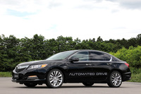 高速道路における自動運転技術が搭載された試作車。ベース車は「ホンダ・レジェンド」である。