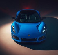「エミーラ」のデリバリーが開始されるのは2022年の春。メーカーの狙い通りロータスをグローバルなハイパフォーマンスブランドへと飛躍させる一台となるか、期待が高まる。