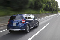 今回は、高速道路を中心に約400kmを試乗。燃費は満タン法で16.0km/リッター、車載の燃費計で16.7km/リッターを記録した。