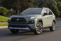 新型「トヨタRAV4」の日本仕様の姿が明らかに