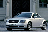 今も高く評価されている、初代「アウディTT」（1998-2006年）。シンプルに徹したそのデザインは、世界中に衝撃を与えた。