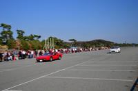 R32型「スカイラインGT-R」が追い上げを見せる……かと思いきや、差は開いていく。（写真＝池之平昌信）