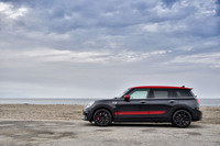 “MINI史上最速”を掲げ登場した「MINIジョンクーパーワークス クラブマン」。今回の試乗車は、2019年10月に日本導入が発表されたマイナーチェンジモデルで、車両本体価格は571万円。
