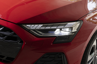 デイタイムランニングライトは表示パターンが選べるようになった。標準では3種類、この試乗車のようにマトリクスLEDヘッドライト（オプション）装着車の場合は4種類から選べる。