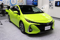 トヨタが新型「プリウスPHV」の発売時期を延期