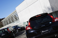 リアビューにそれぞれの個性が出る、ボルボ三兄弟。（写真奥から「S40」「V50」「C30」）