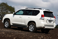 スタイリッシュさとパワフルさをアピールするリアビュー。なお、新型のボディ形状は5ドアのみ。