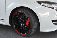 「パック リュクス」オプションは、19インチホイールとの同時提供となる。タイヤサイズは235/35R19。試乗車はブリヂストン・ポテンザRE050Aを装着。