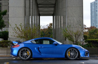 「ケイマン」シリーズの中で最もレーシーな性格が与えられた「ケイマンGT4」。2015年3月のジュネーブショーでデビューした。