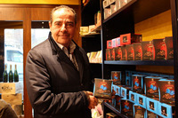 近年企画した家庭用エスプレッソマシン用のコーヒーカプセルのパッケージとともに。