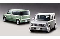 
	「キューブキュービックEXリミテッド」（左）と「キューブSXリミテッド」（右）
	 