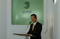 「日本発の新たな価値観が、世界にも受け入れられるはず」と、新型キューブの輸出販売についてコメントした日産自動車の志賀俊之COO。
