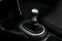 シフトブーツもブラックでコーディネート。
