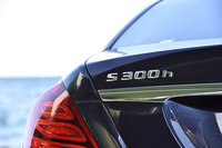「S300h」には標準型のほか、今回テストした装備充実仕様の「S300hエクスクルーシブ」、さらにロングホイールベースモデル「S300hロング」がある。