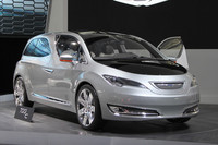 クライスラーは「700C」というミニバンのコンセプトカーを出品。次期「ボイジャー」はこんなカタチになるのだろうか。