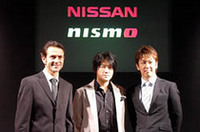 日産陣営の新入り、KONDO RACINGの近藤真彦（中央）、エリック・コマス（左）、柳田真孝（右）。 