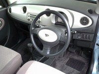 室内の広さや、豊富な小物入れなど、便利なトコロはミラ譲り。