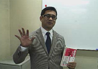 著者紹介 【まつもと ひでお】
自動車テクノロジーライター。1966年東京生まれ。1992〜97年に、チームいすゞ（いすゞ自動車のワークスラリーチーム。現在は、ベルスポーツ）のテクニカル部門のアドバイザーとして、パリ＝ダカール参加用車両の開発、製作にたずさわる。著書に、『カー機能障害は治る』（二玄社）、「通のツール箱」（二玄社）がある。