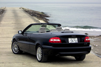 「C70カブリオレ」のスタイリングは、今やPAGグループのデザイン統括となった、ピーター・ホルバリー氏が手がけた。