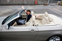 
	スーパーエリート号で歓喜のポーズをキメる筆者。
	